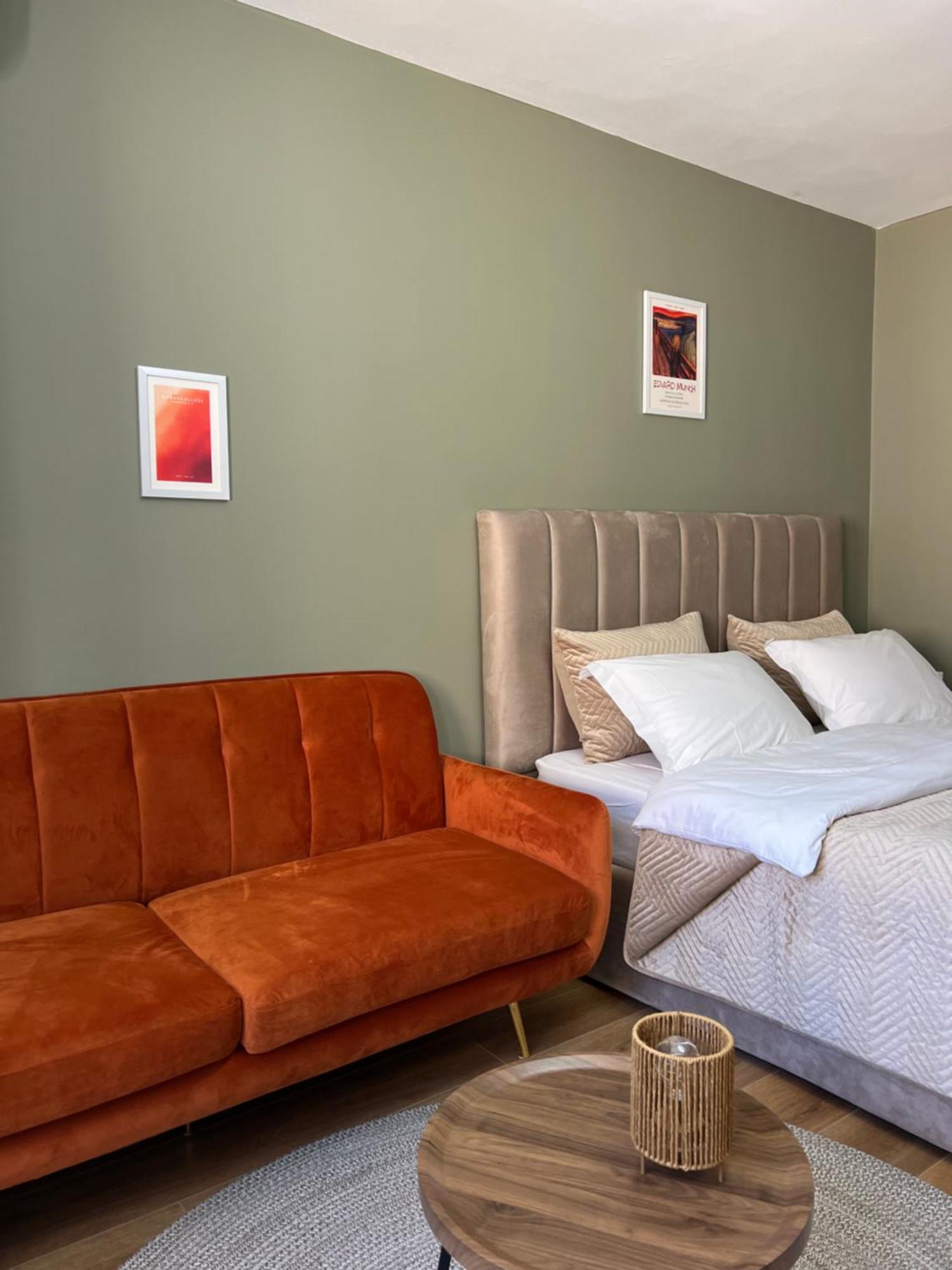Cane Mosaic Apartment